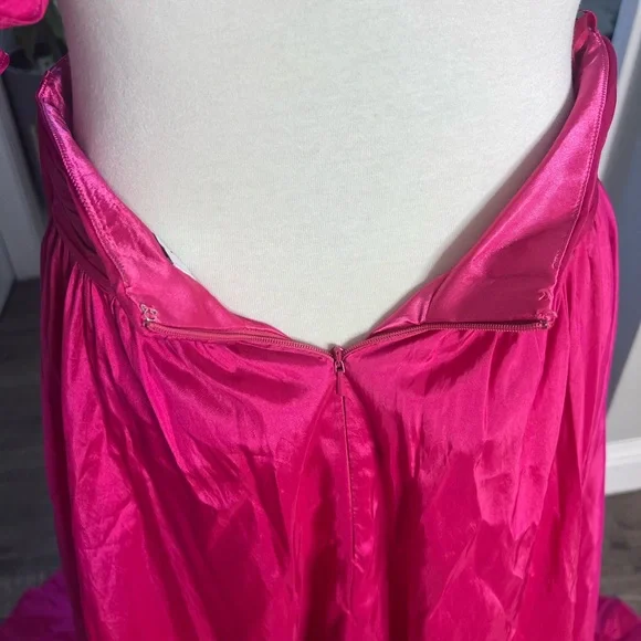 NWT 68062 Mac Duggal Ieena Cut-Out Ruffled Satin Gown Size 6